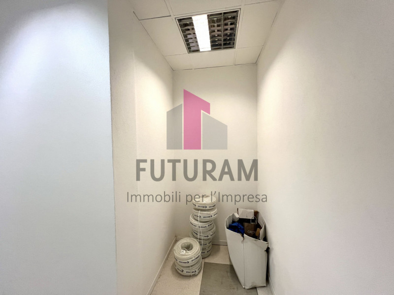 VICENZA OVEST - RIF. 188BRU - TEL 0444310220 - 3403358378


IN CONTESTO COMPLETAMENTE RISTRUTTURA...