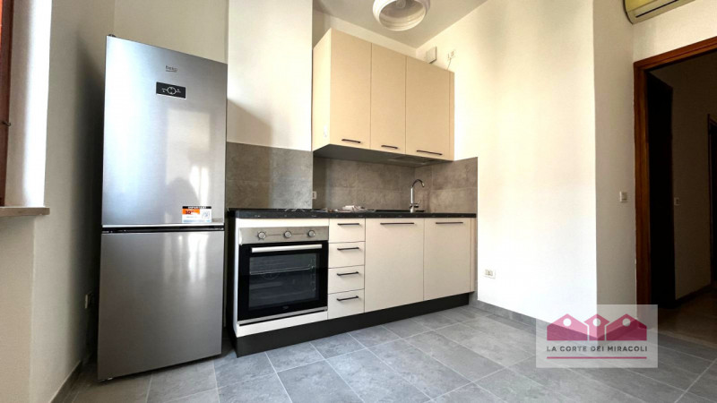 CORSO PADOVA: SECONDO PIANO CON ASCENSORE AMPIO TRICAMERE, INGRESSO, SOGGIORNO, PRANZO, CUCINA, D...