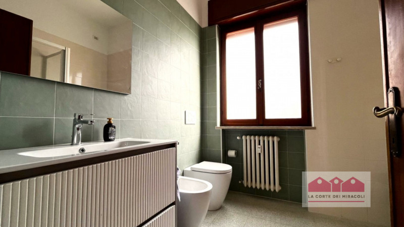 CORSO PADOVA: SECONDO PIANO CON ASCENSORE AMPIO TRICAMERE, INGRESSO, SOGGIORNO, PRANZO, CUCINA, D...