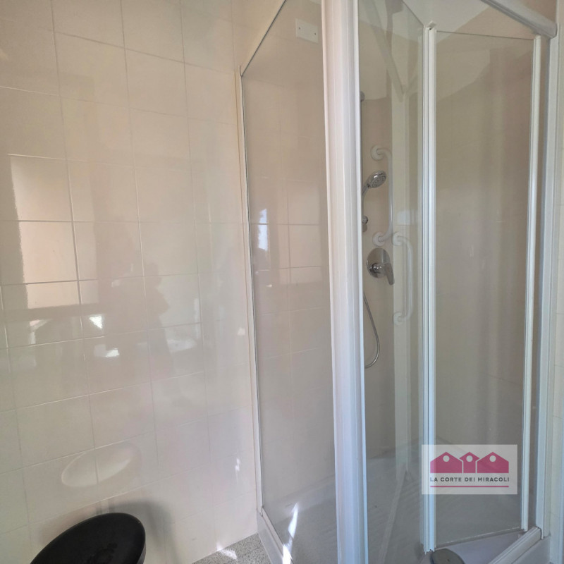 CORSO PADOVA: SECONDO PIANO CON ASCENSORE AMPIO TRICAMERE, INGRESSO, SOGGIORNO, PRANZO, CUCINA, D...