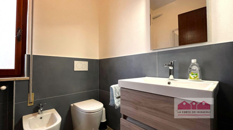 CORSO PADOVA: SECONDO PIANO CON ASCENSORE AMPIO TRICAMERE, INGRESSO, SOGGIORNO, PRANZO, CUCINA, D...