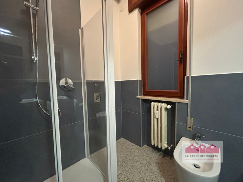 CORSO PADOVA: SECONDO PIANO CON ASCENSORE AMPIO TRICAMERE, INGRESSO, SOGGIORNO, PRANZO, CUCINA, D...