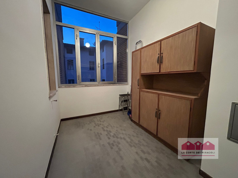 CORSO PADOVA: SECONDO PIANO CON ASCENSORE AMPIO TRICAMERE, INGRESSO, SOGGIORNO, PRANZO, CUCINA, D...