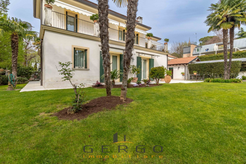 (Per INFO Roberto 3453195338) NOSTRA ESCLUSIVA - Montebelluna, zona ricercata e signorile del cen...