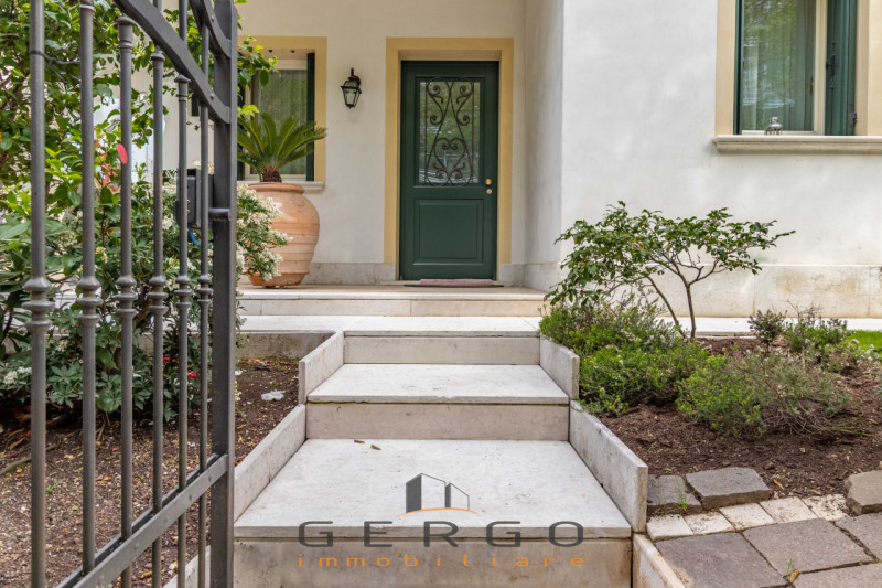 (Per INFO Roberto 3453195338) NOSTRA ESCLUSIVA - Montebelluna, zona ricercata e signorile del cen...