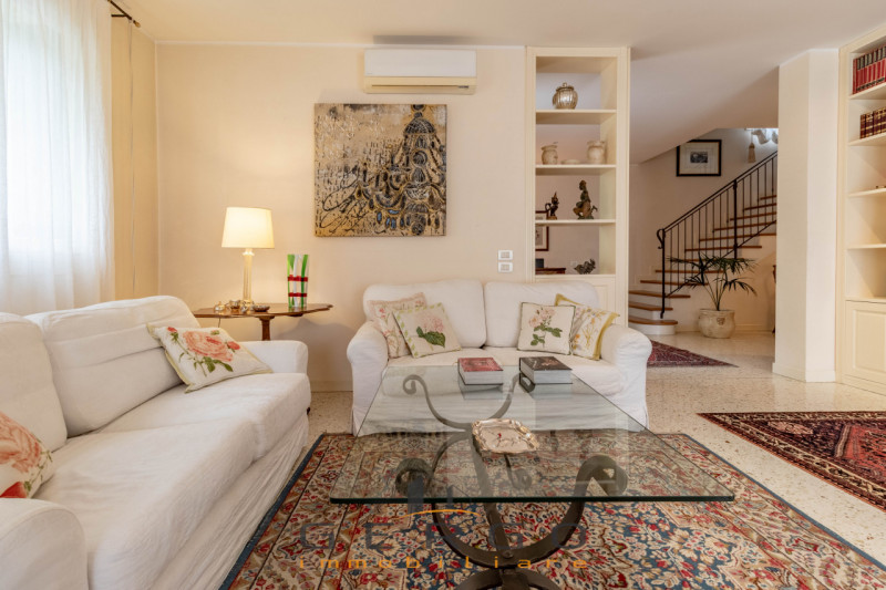 (Per INFO Roberto 3453195338) NOSTRA ESCLUSIVA - Montebelluna, zona ricercata e signorile del cen...