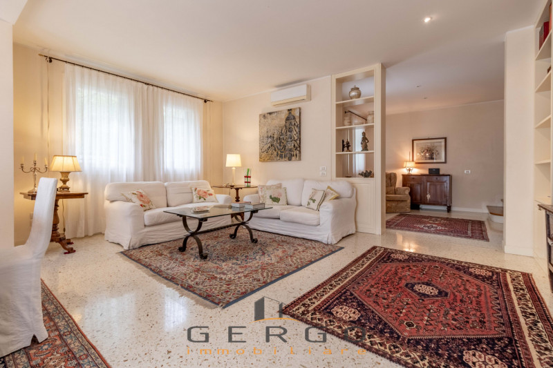 (Per INFO Roberto 3453195338) NOSTRA ESCLUSIVA - Montebelluna, zona ricercata e signorile del cen...