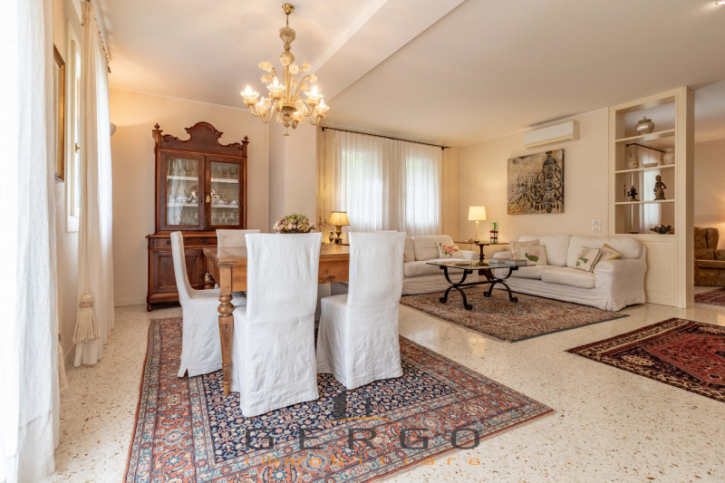 (Per INFO Roberto 3453195338) NOSTRA ESCLUSIVA - Montebelluna, zona ricercata e signorile del cen...