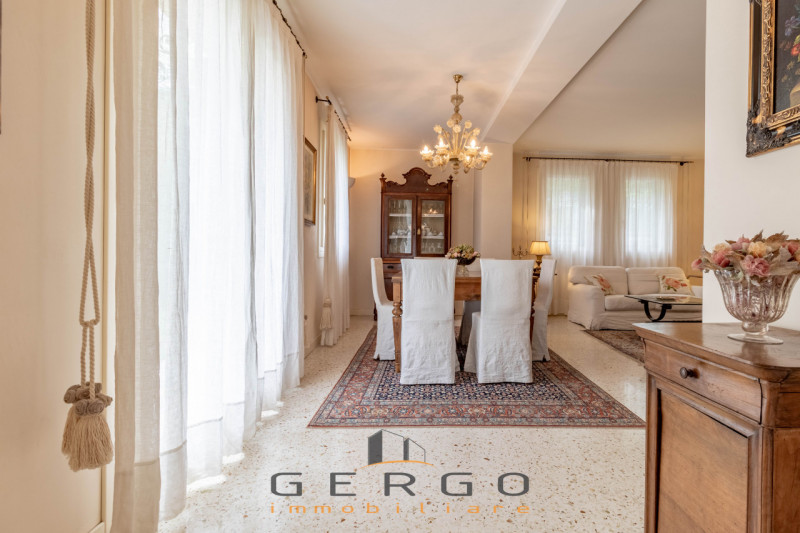 (Per INFO Roberto 3453195338) NOSTRA ESCLUSIVA - Montebelluna, zona ricercata e signorile del cen...