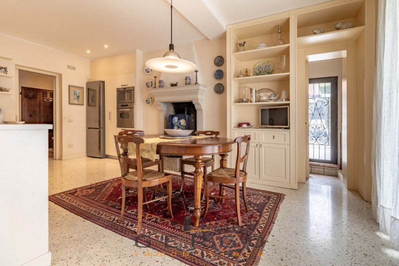 (Per INFO Roberto 3453195338) NOSTRA ESCLUSIVA - Montebelluna, zona ricercata e signorile del cen...