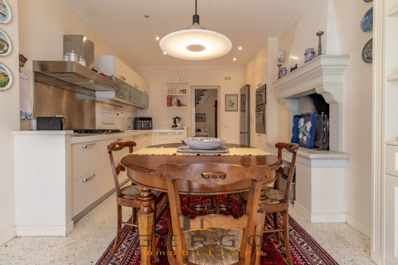 (Per INFO Roberto 3453195338) NOSTRA ESCLUSIVA - Montebelluna, zona ricercata e signorile del cen...