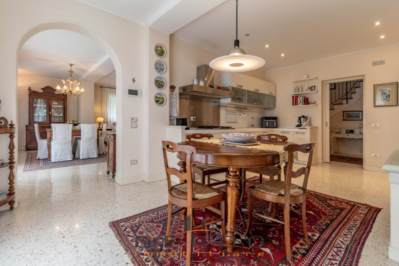 (Per INFO Roberto 3453195338) NOSTRA ESCLUSIVA - Montebelluna, zona ricercata e signorile del cen...