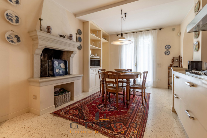 (Per INFO Roberto 3453195338) NOSTRA ESCLUSIVA - Montebelluna, zona ricercata e signorile del cen...