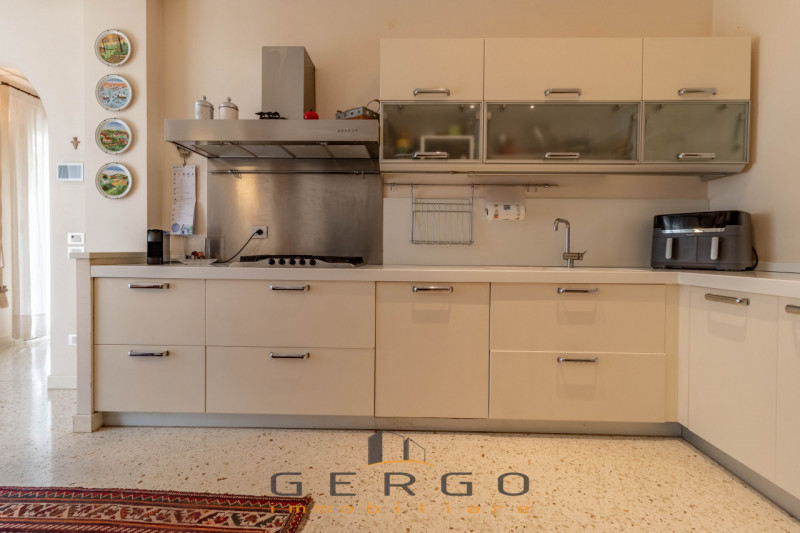 (Per INFO Roberto 3453195338) NOSTRA ESCLUSIVA - Montebelluna, zona ricercata e signorile del cen...