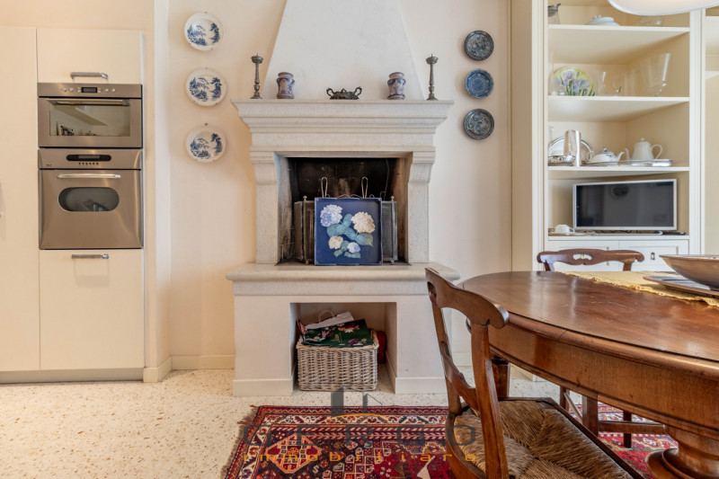 (Per INFO Roberto 3453195338) NOSTRA ESCLUSIVA - Montebelluna, zona ricercata e signorile del cen...