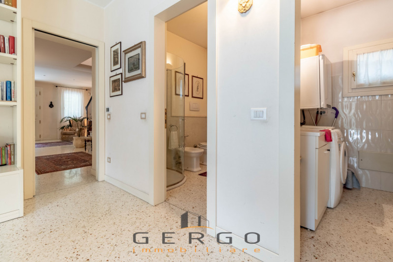 (Per INFO Roberto 3453195338) NOSTRA ESCLUSIVA - Montebelluna, zona ricercata e signorile del cen...