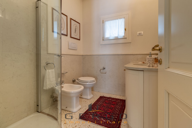 (Per INFO Roberto 3453195338) NOSTRA ESCLUSIVA - Montebelluna, zona ricercata e signorile del cen...