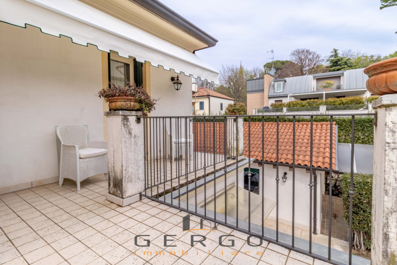 (Per INFO Roberto 3453195338) NOSTRA ESCLUSIVA - Montebelluna, zona ricercata e signorile del cen...