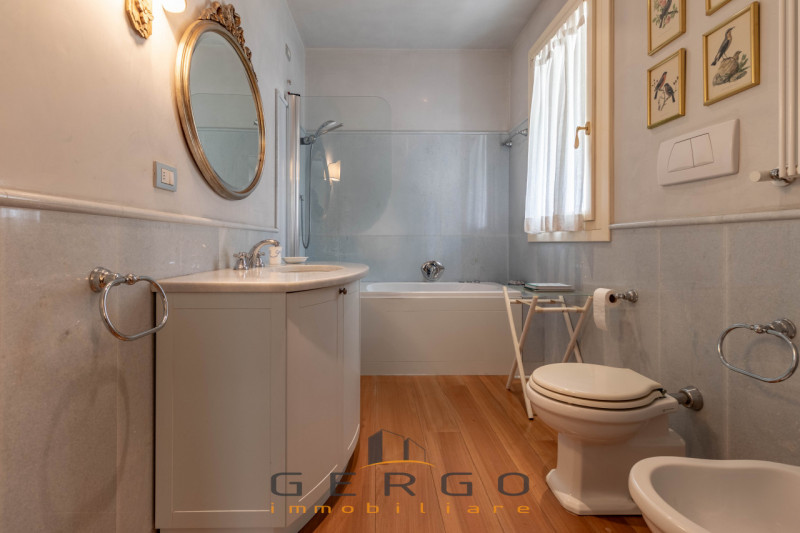 (Per INFO Roberto 3453195338) NOSTRA ESCLUSIVA - Montebelluna, zona ricercata e signorile del cen...