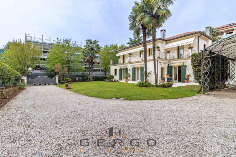 (Per INFO Roberto 3453195338) NOSTRA ESCLUSIVA - Montebelluna, zona ricercata e signorile del cen...