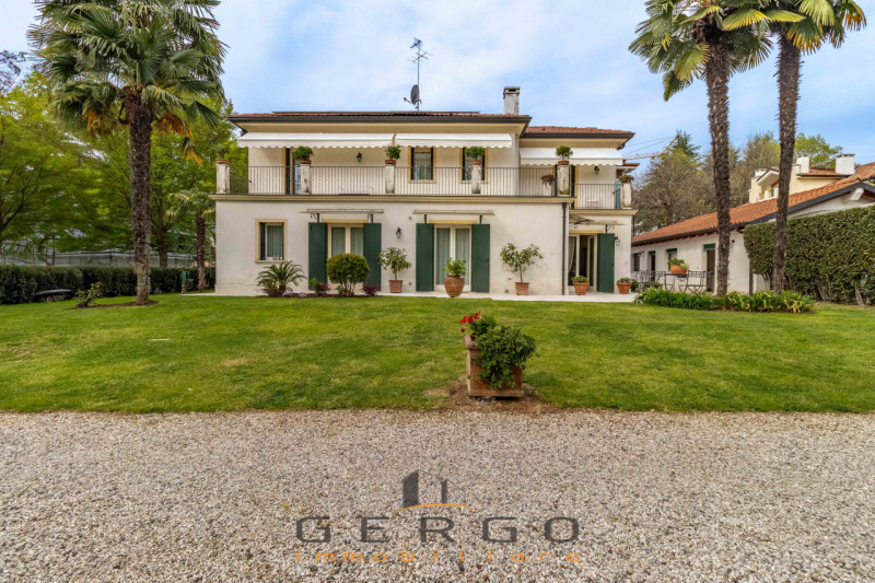 (Per INFO Roberto 3453195338) NOSTRA ESCLUSIVA - Montebelluna, zona ricercata e signorile del cen...