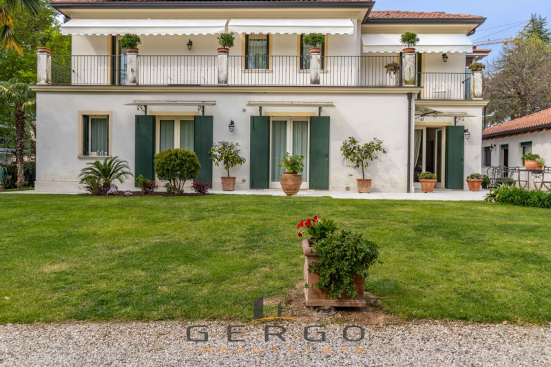 (Per INFO Roberto 3453195338) NOSTRA ESCLUSIVA - Montebelluna, zona ricercata e signorile del cen...