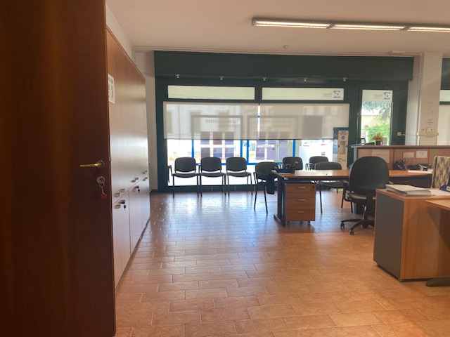 Oggi vi proponiamo un immobile a reddito in ottima posizione nel pieno centro storico di Piove di...