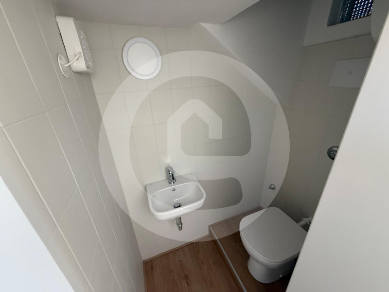 Scopri questa opportunità imperdibile nel cuore di Camposampiero! Ti proponiamo un grazioso negoz...