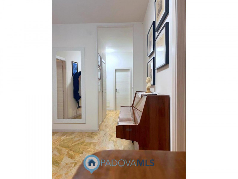 Immobile in esclusiva al Gruppo Padova MLS

AMPIO 4 CAMERE ULTIMO PIANO CON TERRAZZA A BRUSEGANA ...