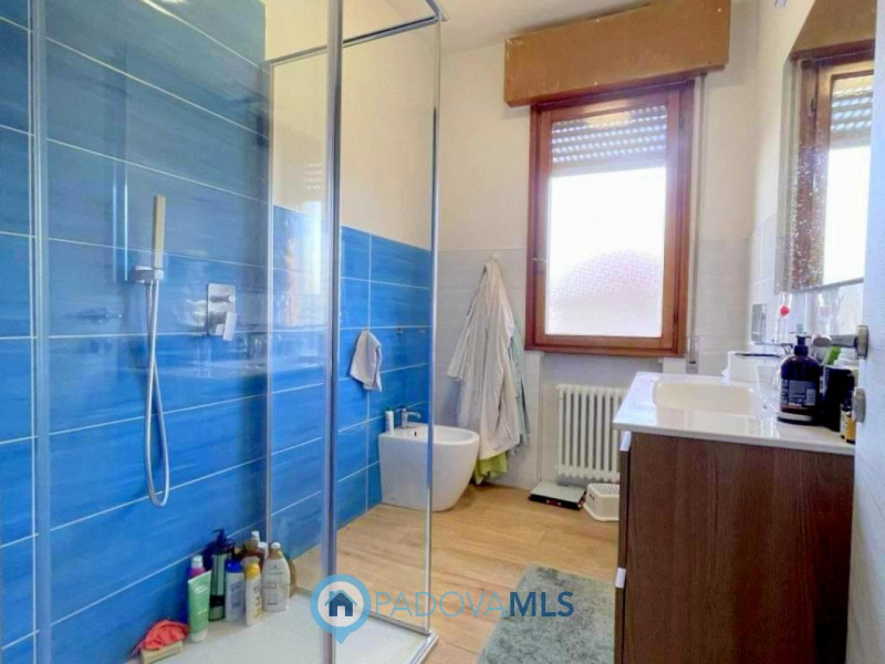 Immobile in esclusiva al Gruppo Padova MLS

AMPIO 4 CAMERE ULTIMO PIANO CON TERRAZZA A BRUSEGANA ...