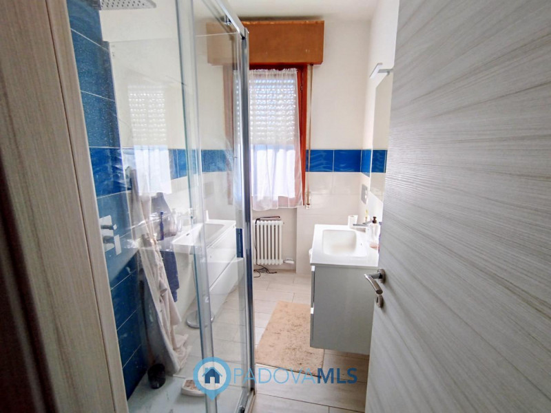 Immobile in esclusiva al Gruppo Padova MLS

AMPIO 4 CAMERE ULTIMO PIANO CON TERRAZZA A BRUSEGANA ...