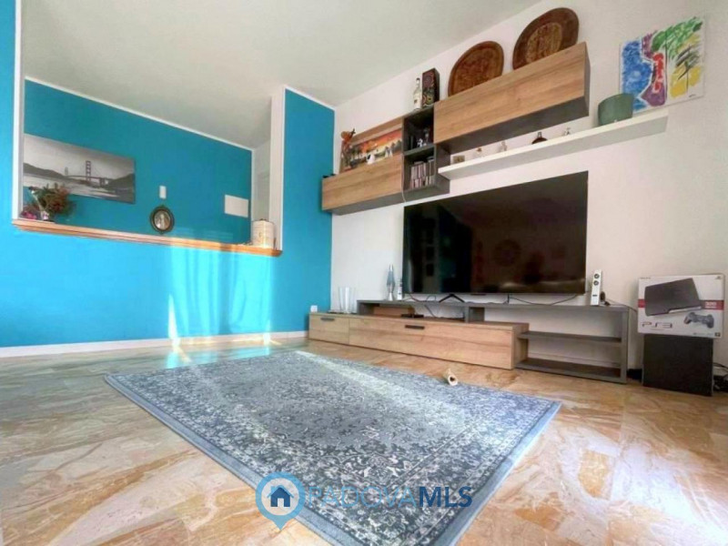 Immobile in esclusiva al Gruppo Padova MLS

AMPIO 4 CAMERE ULTIMO PIANO CON TERRAZZA A BRUSEGANA ...