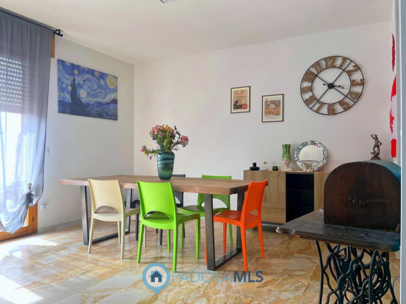 Immobile in esclusiva al Gruppo Padova MLS

AMPIO 4 CAMERE ULTIMO PIANO CON TERRAZZA A BRUSEGANA ...