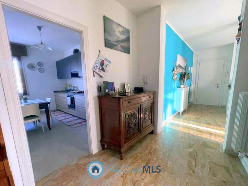 Immobile in esclusiva al Gruppo Padova MLS

AMPIO 4 CAMERE ULTIMO PIANO CON TERRAZZA A BRUSEGANA ...