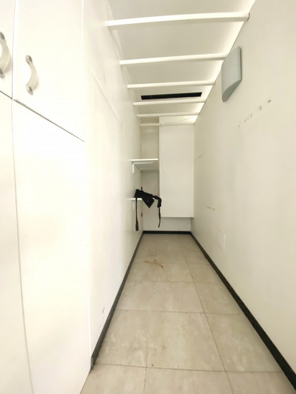 RUBANO- In zona di forte passaggio, proponiamo luminoso ed interessante NEGOZIO di circa 50 mq si...