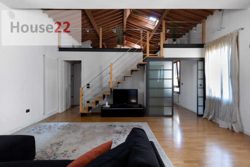 VICENZA – CENTRO STORICO (NON IN ZTL): Incantevole opportunità immobiliare servita da ascensore, ...