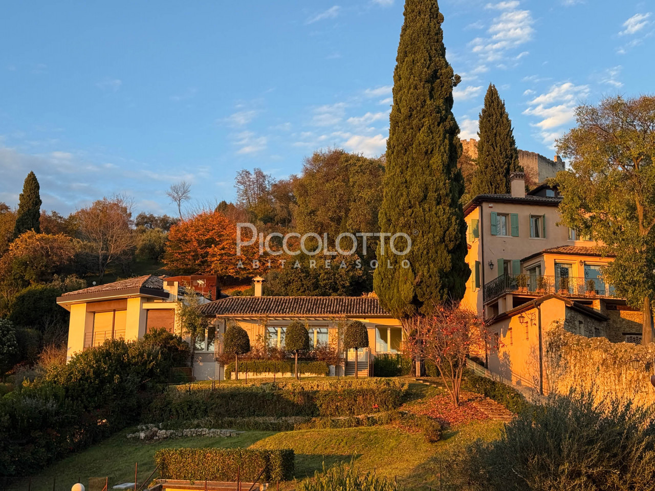 Asolo, centro storico - Villa panoramica con giardino