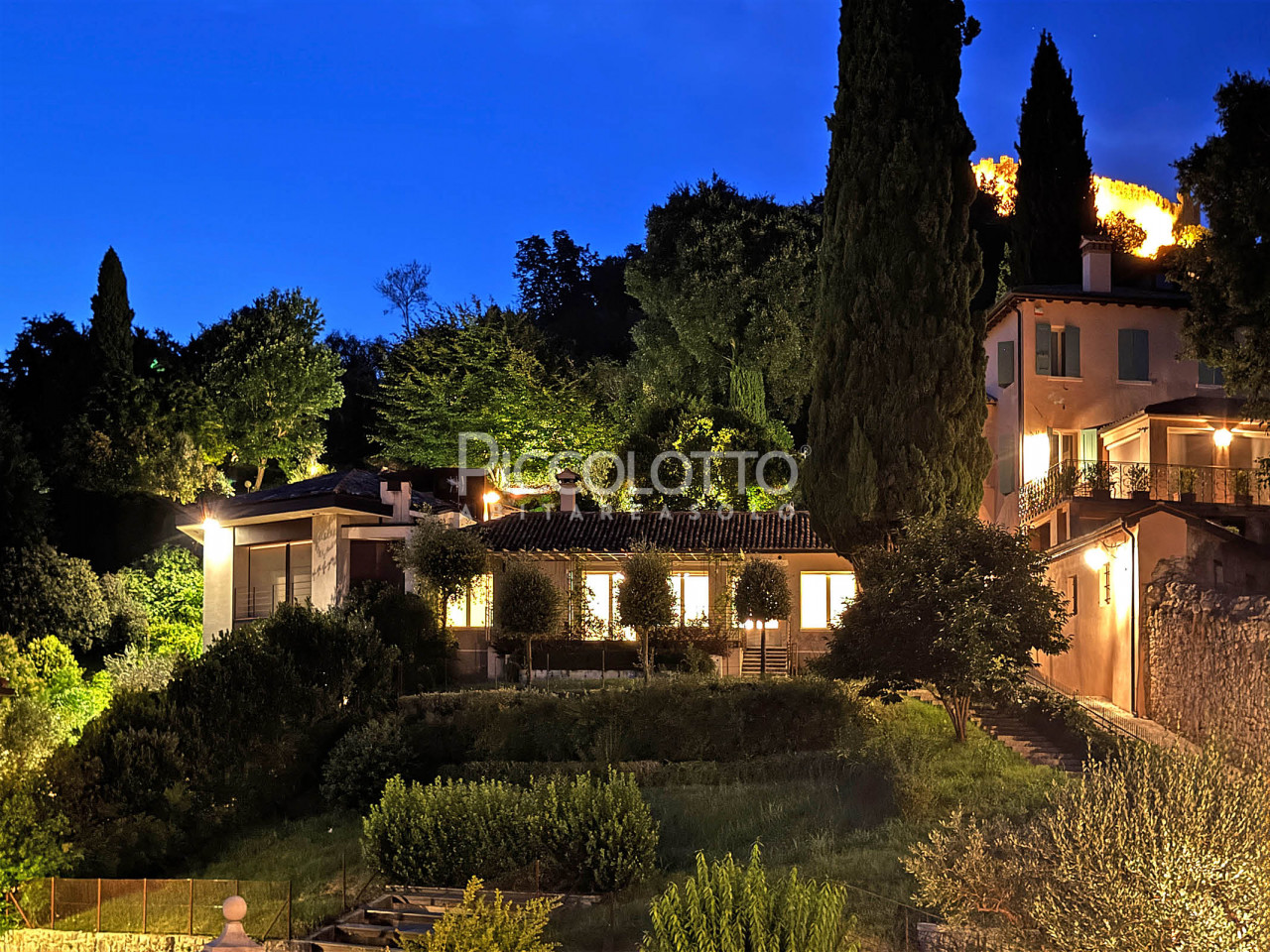 Asolo, centro storico - Villa panoramica con giardino
