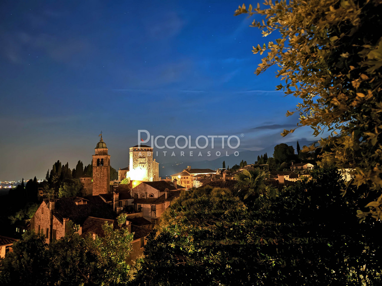 Asolo, centro storico - Villa panoramica con giardino