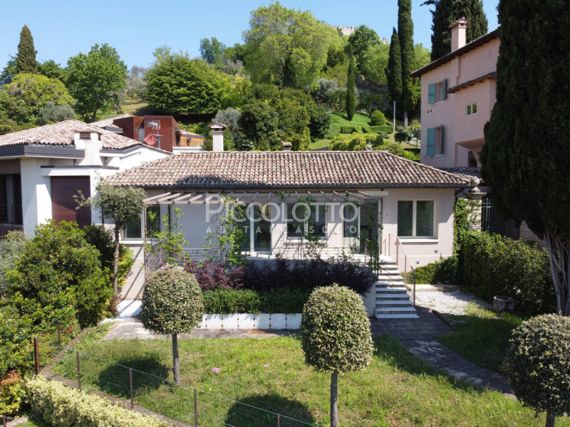 Rif. V5282 - Asolo, nel cuore del Centro Storico, villa indipendente recentemente ristrutturata i...