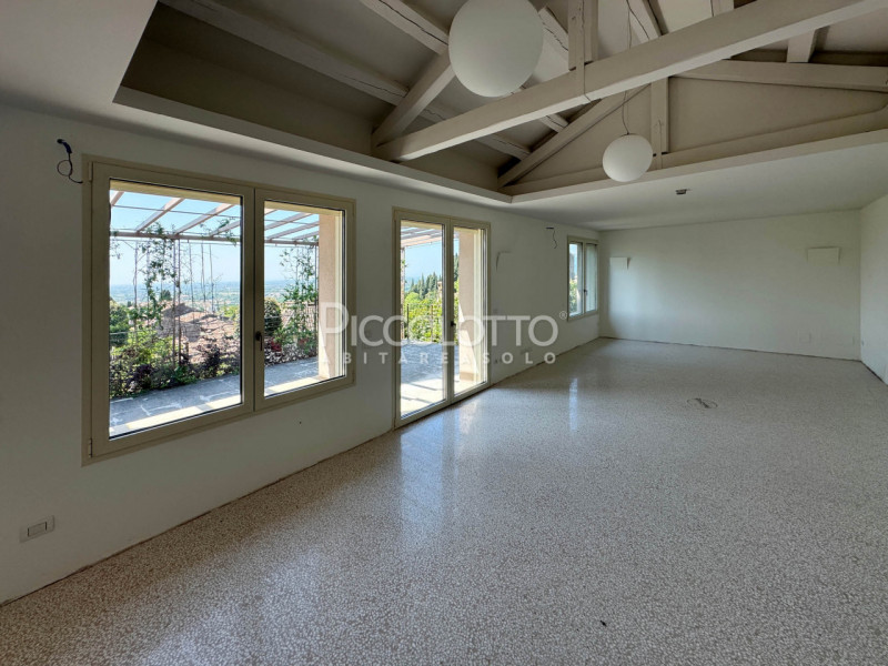 Rif. V5282 - Asolo, nel cuore del Centro Storico, villa indipendente recentemente ristrutturata i...