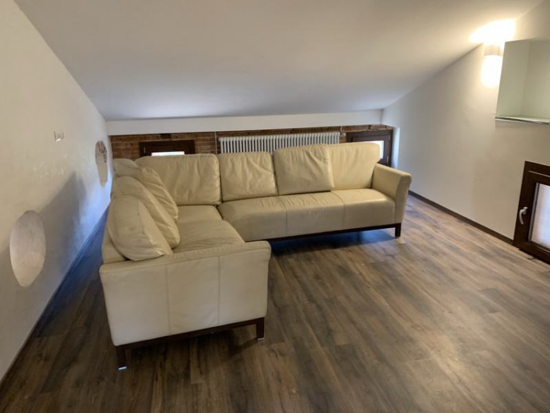 PIAZZOLA SUL BRENTA: Classe Energetica A1 - EPgl,ren 72,45 Kwh/mq anno. 
SPLENDIDO CASALE PARZIAL...