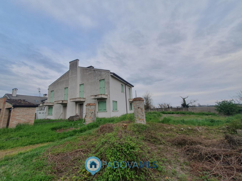 Immobile in esclusiva al Gruppo Padova MLS 

A Pozzonovo, porzione di bifamiliare al grezzo con a...