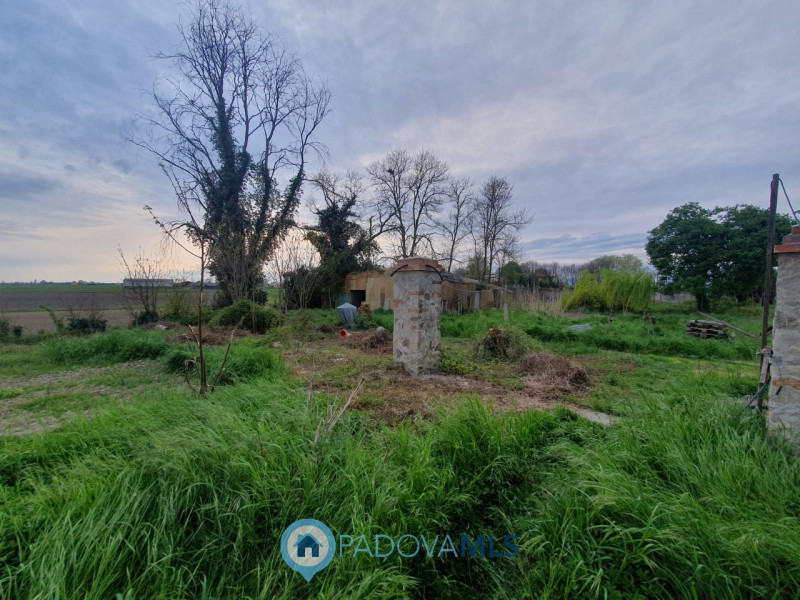 Immobile in esclusiva al Gruppo Padova MLS 

A Pozzonovo, porzione di bifamiliare al grezzo con a...