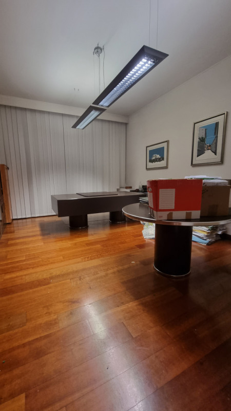 Scopri un ufficio esclusivo e funzionale nel cuore della zona Carmine a Padova, situato al primo ...