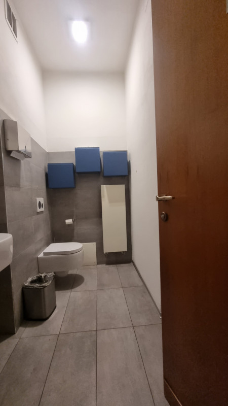 Scopri un ufficio esclusivo e funzionale nel cuore della zona Carmine a Padova, situato al primo ...