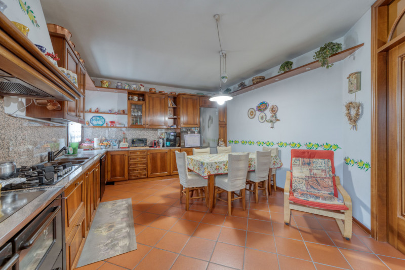 Nella zona del Canton della Madonna, comoda a Rubano, Caselle, Selvazzano Centro e Mestrino propo...