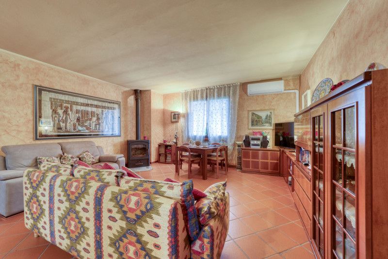 Nella zona del Canton della Madonna, comoda a Rubano, Caselle, Selvazzano Centro e Mestrino propo...