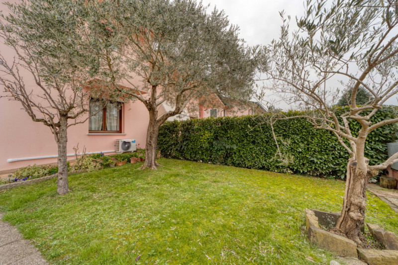 Nella zona del Canton della Madonna, comoda a Rubano, Caselle, Selvazzano Centro e Mestrino propo...