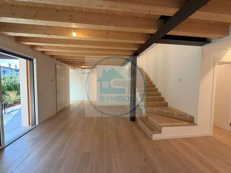 PORZIONE DI TRIFAMILIARE DI NUOVA COSTRUZIONE A MOGLIANO VENETO (TV) 

In zona centrale e strateg...